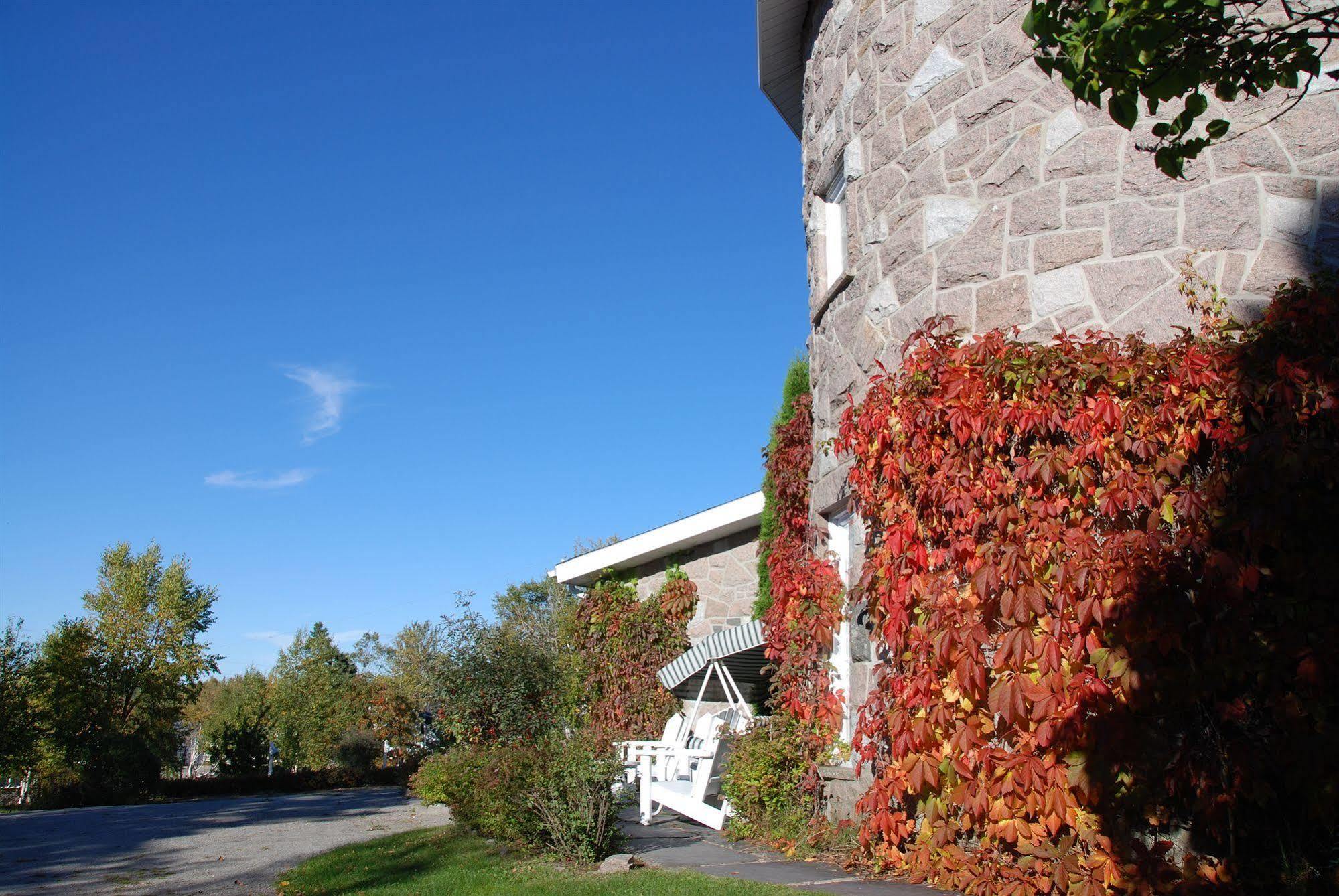 Auberge La Rosepierre Bistro Henri Grandes-Bergeronnes Exterior photo